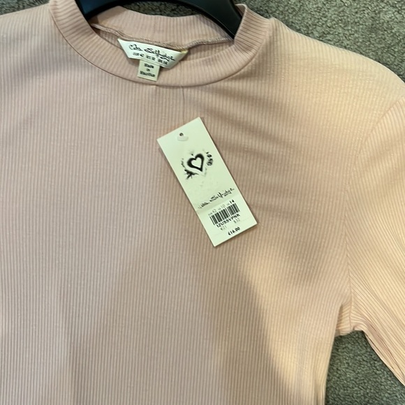 NWT - long sleeved bodysuit - Picture 2 of 4